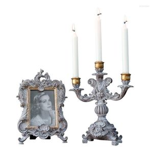 Titulares de vela European estilo retro titular esculpido moldura de três braços Candlestick Gift Home Decoration Bougeoir Acessórios FC481