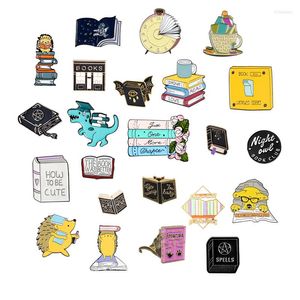 Broschen Bücher Themenserie Emaille Pins Bücherwurm Literaturliebhaber Nerd Rucksack Brosche Abzeichen Großhandel Hut Geschenke für Studenten Freunde