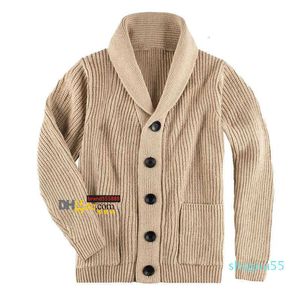 Luxurymen's Trench Coats 2021 European American Fall Winter Sweaters Fit-typ med h￶ghalsad enbr￶dficka toppar stickad tr￶ja hj￤rtjacka