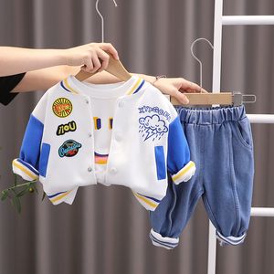 ファッションキッズ服セット3PCS春の男の子の服セットフード付きコート長袖Tシャツパンツスーツ1-5歳