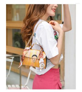 Duffel Bags Fashion Woven Pattern Leather Crossbody Bag For Women Casual Travel Handbag With Silk Scarf Ladies Chain Shoulder Messenger