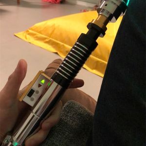 LED Light Sticks PC cm Skywalker Laser Luke Lightsaber z PC Blade Light Sabre z pudełkiem sterującym metalowym rękojeści RGB zabawki dla dzieci