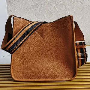 Deri mini omuz çantası dokuma bant omuz kayışı tasarımcısı metal donanım el çantası manyetik kapanma crossbody kadınlar erkekler elçi tote çanta