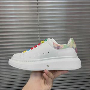 2022 New Designer Casy Shoe Fashion Sneakers Jelly Multicolor Multicolor Disponível Superfície de couro macia em tamanhos exatos 35-45 Running da moda