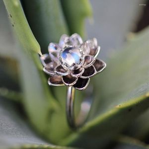 Cluster-Ringe, kleine frische Mondsteine, weiße Lotusblume, Kristallzirkon, Verlobungsantrag, Ring für Frauen, Hochzeitstag, Geschenk