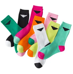 Triangle Badge Black Logo Contrast Color Mid-Calf Socks for Men and Women Ins Rainbow Bright Color Calf Socks Casual Cool