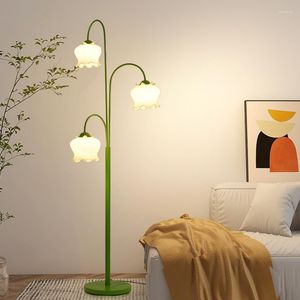 Lampade da terra Lampada da comodino a forma di fiore a 3 teste Lampada da comodino per divano ad angolo Luci decorative per la casa