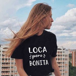 Mulheres engraçadas de camiseta loucas, mas lindas