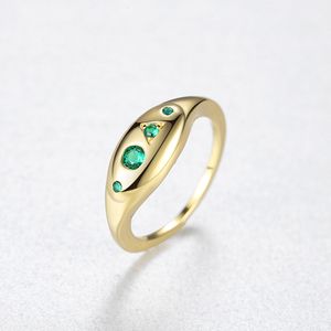 Novo requintado anel de prata banhado a ouro 18k s925 feminino micro conjunto de joias sintéticas esmeralda luxo anel acessório presente
