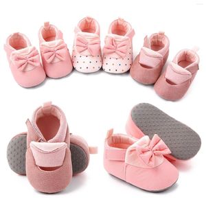 Första vandrare 0-18m babyflickor Bowknot Crib Shoes Solid Color Pink Soft Sole Plat Anti-Slip Hook Loop Cotton Walker