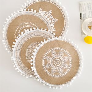 編まれた丸いテーブルマットタッセル/ポンポムの家の装飾を備えた手作りの綿リネンプレースマット