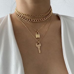 Collane con ciondolo 4 pezzi / set catena d'oro a strati per le donne punk grosso blocco spesso e collana con chiave girocollo gioielli di tendenza regalo per ragazza