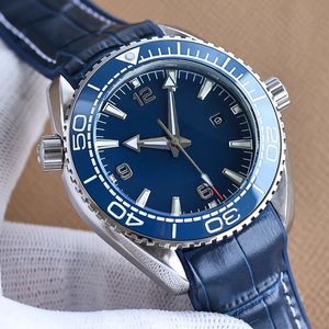 Klassisk fullständig automatisk mekanisk rörelse Mens Watch 43.5mm Ceramic Case Ocean Wristwatch Leather Strap Men Watches Life Waterproof Design Orologi Di Lusso