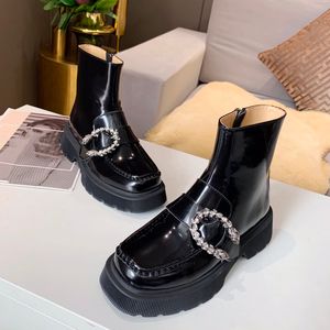 2023 Novas mulheres da moda interligam botas de cavalo de beb￪ no tornozas no outono e no inverno saltos grossos couro booties martin size 35-40