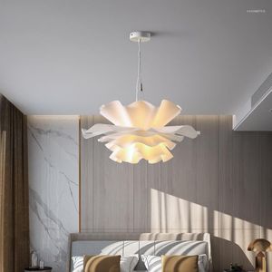 Lampadari Minimalismo nordico Lampadario Luci calde fantasia Camera da ragazza Semplice e moderno Ristorante Sala da pranzo Decor Piccolo