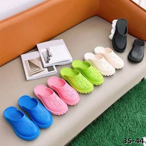 Designer perforierte Hausschuhe dicker Boden Mann Frauen Sandalen Mode Luxus Plattform Slide Hohlmuster Sandale Gummi Flats Slipper Guccie für Damen 35-44