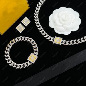 Brincos de grife pulseiras de colar de prata jóias de jóias de luxo pingente de letra f pulseira para homens batendo acessórios de bijoux com caixa