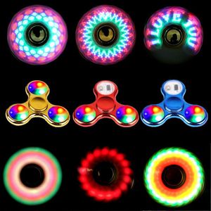 Kreisel mit LED-Lichtwechsel, Fidget-Spinner, Fingerspielzeug, Kinderspielzeug, automatischer Wechsel des Musters mit Regenbogen-Up-Handspinner D57