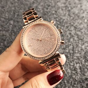 2022 Fashion Women Watches Gold Steel حزام مقاوم للماء مصممة فاخرة من الماس النسائي الأعمال الكوارتز على ساعة Watch Watch Clock Clock