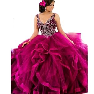 Einzigartige Quinceanera-Kleider mit V-Ausschnitt und Ballkleid für 15 Jahre, Spitzenapplikationen, kaskadierende Rüschen, süßes 16-Kleid 326 326