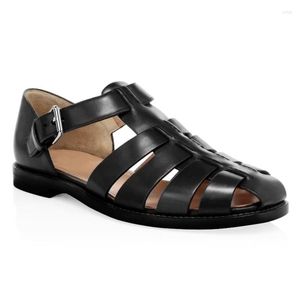 Sandaler Summer Open-Toed Flat-Bottomed Roman Men Breattable Beach Shoes Designer äkta läderfjäder