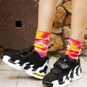 Erkek Çoraplar Moda Socmark Kadın Erkekler Komik Ayakkabı Meias Uzun Mutlu Sokken Pamuk Çim Beyaz Siyah Boya Render