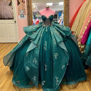 Abiti Quinceanera verde scuro Abiti in pizzo con perline Corsetto sul retro Scollo a cuore A strati Abito da ballo per principessa dolce su misura Vestidos