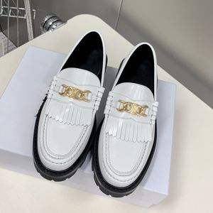 Beyaz Margaret Ayakkabı Triomphe Altın Zincir Saçak Loafers Orijinal Calfskin Deri Slip Üzerinde Daireler Kadınların Lüks Tasarımcıları Düz ​​Elbise Ayakkabı Bayanlar Fabrika Ayakkabı