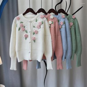 Kvinnans jackor 2022 Autumn Winter Women's French Elegant Tender broderad stickad Cardigan Coat Korean Temperament Sweet Floral