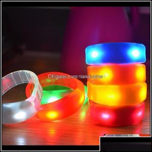 Braccialetti con ciondoli Braccialetti con ciondoli Gioielli Consegna a goccia 2021 Controllo del suono attivato Braccialetto lampeggiante a LED Braccialetto con braccialetto luminoso C Ot05I