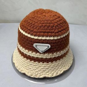 Classic charm Luxury Autumn Winter P Letter hat Men and Women Fashions Universal Knitted Bucket Hats Autumn Outdoor Warm Christmas Gift Colorful Options