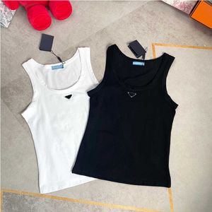 女性のTシャツのノースリーブの女性ベスト夏の三角バッジタンクTEESカジュアルレディシャツトップス