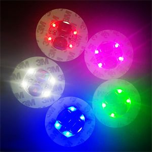 Sottobicchieri a LED Tappetini 3 modalità 4 Luci Cambia colore Alimentato a batteria Piatto stabile Bordo centrale Bar Nightclub Party Bottle Coaster