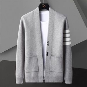 2022 New Luxury Fashion Tb Thom Sweaters Men Slim Fit V-neck Cardigans Clothing Waffle Striped Wool Spring and Autumn Casual Coat