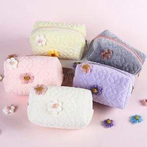 Simpatica borsa per il trucco con fiori color crema Borsa cosmetica portatile per donne di grande capacità Borsa per matite per organizer da toilette femminile