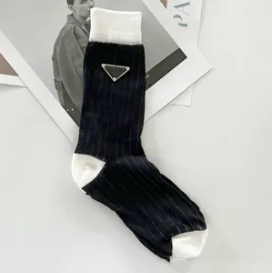 Inverted Angle Iron Standard Bunching Socken Damen Casual Tube Socken Schwarz Internet Celebrity Gleicher Stil Ins Nische Trendy Socke