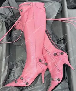 Tasarımcı Botlar Cagole Kuzu Deri Deri Diz Botları Saplama Tokalı Yan fermuar Ayakkabı Saçlı Ayak Parçası Stiletto Topuk Uzun