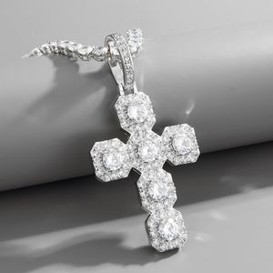 Clustered Cubic Zirconia Big Cross Pendant Necklace Real White Gold Plated Personalized Full Bling Diamond Charm Hip Hop Rapper smycken F￶delsedagspresenter f￶r m￤n kvinnor