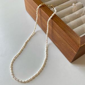 Girocollo Minar Collana classica di perle d'acqua dolce ovale piccola per le donne Regalo di anniversario del filo di perle barocche femminili