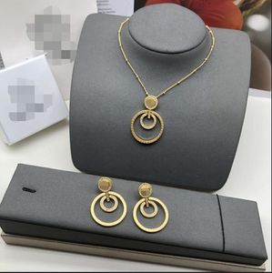 Fashion Basilisk Medusa Pearl Spike Pendants Women s Bracelet Necklace Stud Earring Sets Brass K Gold Plated Ladies Designer Jewelry Ve