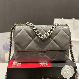 Kadınlar 19 Serisi Jumbo Kapitalı Kuzu Dinli Çantalar Yaşlı Altın/Gümüş Zincir El Totes Crossbody Crossbody Omuz Seri Numarası Tasarımcı Çantaları ile Büyük Kapasite 30x20cm