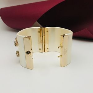 Designer bangle for woman Womens Wrist suitable 16 17 18 CM bangles Designer bracelet Luxury brand official replica Premium gift Spring buckle 888