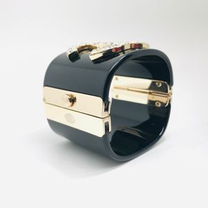 Für Frauenfrau Designer Armreifen Handgelenk geeignet 16 17 18 cm Armreifen Designer Armband Luxusmarke Offizielle Replik Premium Geschenk Spring Buckle 851