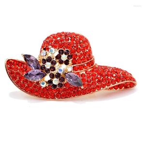 Brosches Cindy Xiang Rhinestone Hat For Women Red Color Fashion Winter Corsage Coat tröja Tillbehör Hög kvalitet