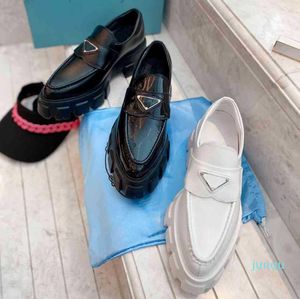 Högkvalitativ designer Kvinnor Monolith Casual Shoes Triangle P Loafers Black äkta lädersko ökar plattform Sneakers Outdoor Classic