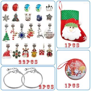 Braccialetti con ciondoli Bracciale natalizio Kit di gioielli artigianali fai-da-te per donne/amanti/ragazze/adulti che fanno accessori portachiavi decorazioni per la casa compleanno natale