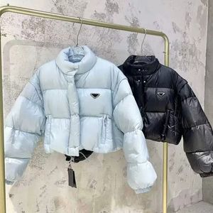 Designer Womens Puffer Jacket Parkas Inverted Triangle Logo Down Coat Short Style Slim Corset Thick Outfit Windbreaker Pocket Lady Winter Warm Outerwear with