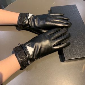 Women Designers Mitten Sheepskin Gloves Winter Luxury Genuine Leather Mittens Brand Red Fingers Glove Warm Cashmere Inside Touch Screen