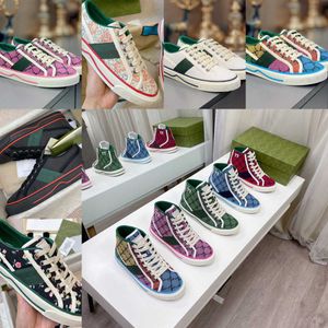 Klassiska designerskor Casual Trendiga Platform Sneakers Canvas Sneaker Grön Röd Rand Vit 51%rabatt 1977 Rea För Man Kvinnor The Grid