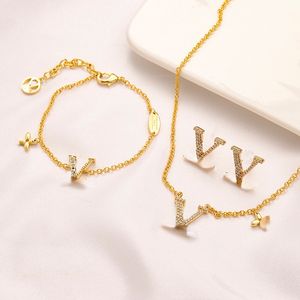 Womens Brand Earrings Designers Letter Ear Stud Bracelet Necklace 18K Gold Plated Crystal Geometric Earring for Wedding Party Jewerlry Accessories